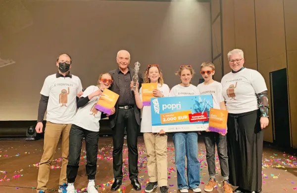 Zmagovalna ekipa mladih postojnskih podjetnikov si je prislužila 
tudi  posebno nagrado v višini 3000 evrov, ki jim jo je namenil 
podjetnik Ivo Boscarol.