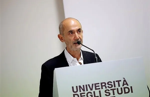 Roberto Dapit, profesor slovenskega jezika in književnosti na 
Univerzi v Vidmu in član znanstvenega sveta SLORI