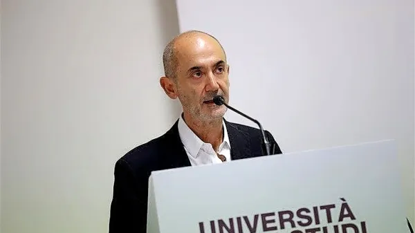 Roberto Dapit, profesor slovenskega jezika in književnosti na 
Univerzi v Vidmu in član znanstvenega sveta SLORI