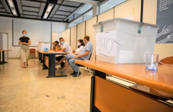 Misija Ovse za ocenjevanje volitev bo aprila četrtič ocenjevala 
izvedbo volitev v Sloveniji. Misija  je bila pri nas že v času 
predčasnih volitev v DZ 2011, predsedniških volitev 2017 in 
predčasnih volitev v DZ 2018. 