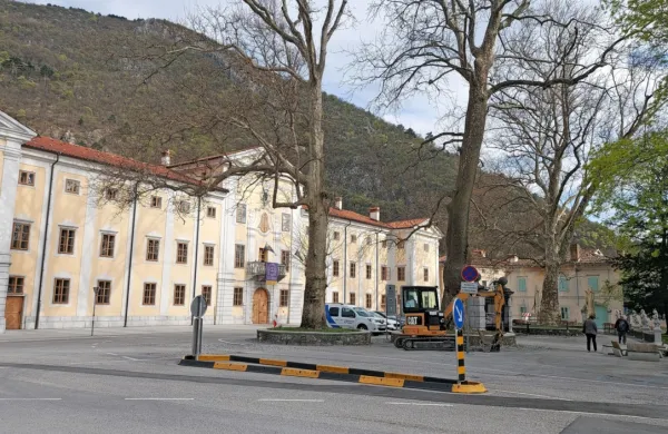 Z rebalansom proračuna so zagotovili tudi denar za  drugo fazo 
prenove Lanthierijevega parka, vključno s ploščadjo pred dvorcem. 