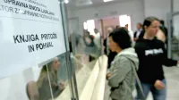   S pozivi, naj delajo tudi ob sobotah in z nadurami, se je na upravne 
enote obrnil pristojni minister za javno upravo. 