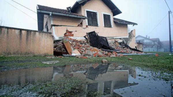 Posledice rušilnega potresa v Petrinji na Hrvaškem pred dvema 
letoma.

