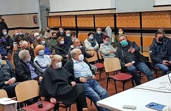 Prebivalci Tomaja (na fotografiji na predstavitvi idejnega projekta) se bodo lahko opredelili do idejnih rešitev, pa tudi o prodaji parcel za gradnjo 
pločnikov ob državni cesti.