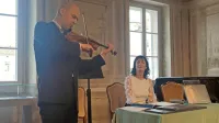 Duška Žitko in violinist Zdravko Pleše, ki je zaigral na Tartinijevo 
violino. 