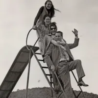 Ko ni bila v Bombonjeri, je bila Zalka z družino na izletu. Na sliki 
izlet v Istro. Po letu 1970.