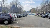 V četrtek popoldne je moški pred osnovnima šolama  Frana Erjavca 
in Kozara z nožem grozil učencem.