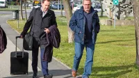Včeraj    je  na  koprsko  sodišče   z odvetnikom   Denisom  Kostrevcem  
prišel  le  Andraž  Novak (desno),    Drago  Matić  in Irena  Vincek  sta  se  
opravičila.  