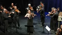 Na Tartinijevo originalno violino je zaigrala francoska virtuozinja 
armenskih korenin Chouchane Siranossian ob spremljavi Beneškega baročnega orkestra.