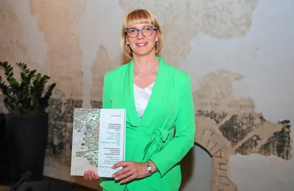 Strokovnjakinja za narečja dr. Suzana Todorović je v Manziolijevi palači  predstavila še  tretji del 
istrskobeneškega jezikovnega atlasa.
