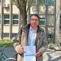 Po mnenju zagovornika  Marka Blatnika  je bila odpoved pogodbe o 
zaposlitvi iz krivdnih razlogov, ki jo je prejel učitelj Sandi 
Valentinčič,   nesorazmeren in diskriminatoren ukrep.  