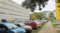 V centru je problem s parkiranjem čez dan, nato se težave prelijejo 
v stanovanjske soseske.