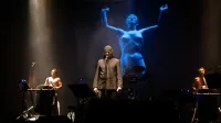 Laibach slovensko domoljubje pojmujejo kot Aspergerjev, kulturno politiko aktualne oblasti pa kot Tourettov sindrom. 