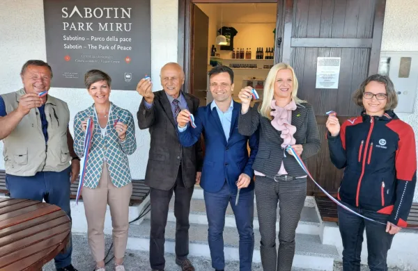 Vzpostavitev multimedijskega centra, ki  bo ena referenčnih točk na Poti miru, je povezala številne akterje. 