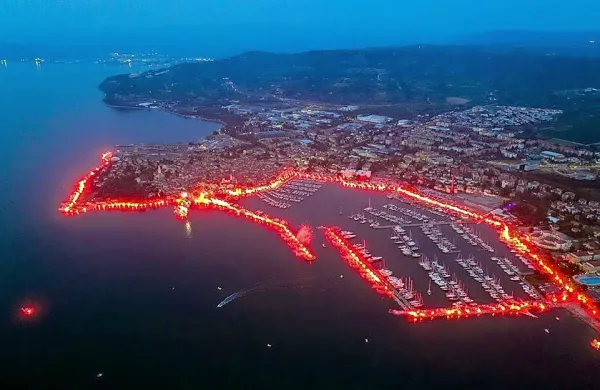 Ob praznovanju 30-letnice so Ribari v svojem domačem mestu lani 
pripravili pravi spektakel z baklami.