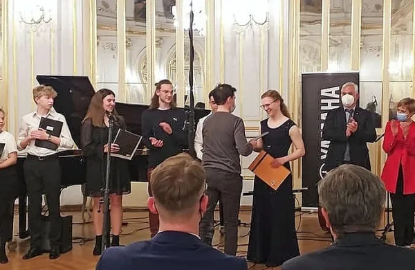  V Kazinski dvorani SNG Maribor so več nagrad prejeli tudi 
primorski glasbeniki.

