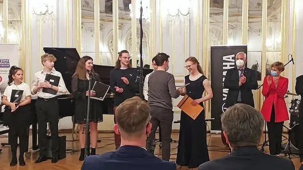  V Kazinski dvorani SNG Maribor so več nagrad prejeli tudi 
primorski glasbeniki.

