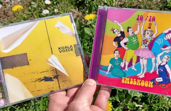 Obe skupini bosta predstavili svoja najnovejša albuma, Koala Voice 
Plato, Zmelkoow pa 10/10, oba izdana  tako na CD-ju kot tudi vinilki. 