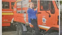  Mara Glušič je v promocijskem časopisu SDS objavila svojo 
fotografijo na gasilskem vozilu PGD Komen, kar je zmotilo 
gasilce. 