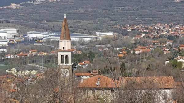 Danes se bodo v Dolini spet oglasili cerkveni zvonovi.