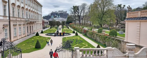 Park in graščina Mirabell, najpogostejša mestna razglednica