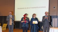 Damijana Gustinčič ob podelitvi priznanja za 30 let ravnateljervanja, ki ga podeljuje Zveza ravnateljev in pomočnikov 
ravnateljev Slovenije.  