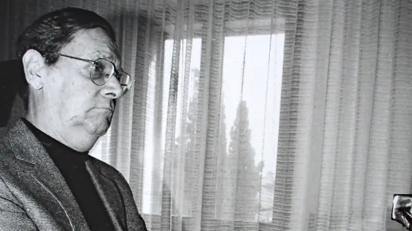 Vladimir Lovec, pedagog in skladatelj, čigar 100. obletnico rojstva 
praznujemo letos,  je s svojo glasbo zaznamoval tudi začetke 
gledališke dejavnosti v slovenski Istri.