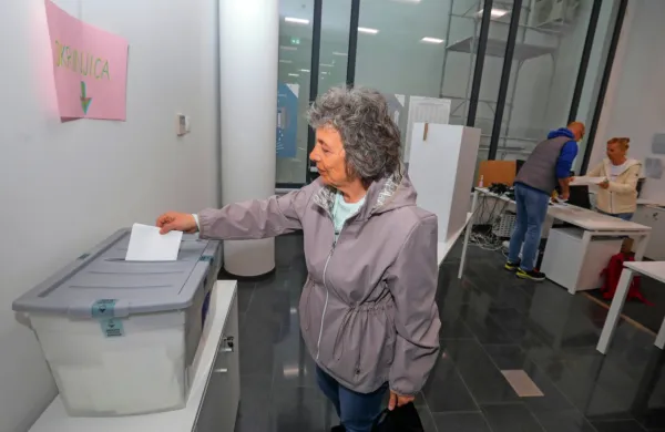 Predčasno glasovanje na koprskem volišču