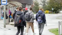 Mladi se ob negativnem naravnem prirastu  odseljujejo iz vse 
regije, iz dveh tretjin občin v kritičnem številu. Kaj obetajo 
poslanski kandidati?