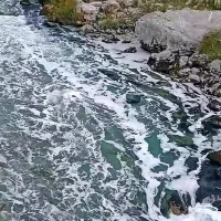 Po zagotovilih poveljnika civilne zaščite Bovec Edija Melinca gre 
po doslej znanih podatkih za nenevarno snov.