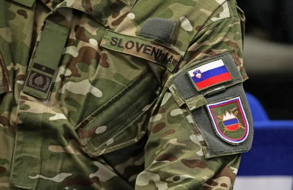 Najglasnejši nasprotniki povečevanja izdatkov za obrambo, razen 
za zaščito in reševanje, so v Levici, medtem ko stranke sicer 
večinoma zagovarjajo dvig obrambnega proračuna.