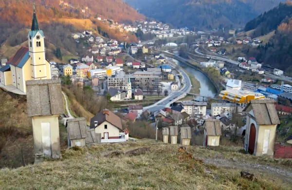 Idrija (Cerkno in vsi  ogroženi kraji) si s svojo razvojno kalvarijo 
zasluži poslance, ki bodo delovali proti nesmislom centralizacije 
Slovenije. 
