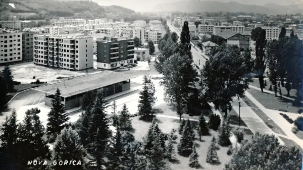 

Razglednica Nove Gorice, odposlana leta 1966. Hrani Goriški 
muzej.