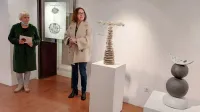 Kustosinja Tanja CIkoj in ustvarjalka SIlva Karim bosta še zadnjič v 
nedeljo vodili po razstavi Izgubljeni v svetlobi.  