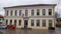 Velik del stare šole v Slavini bodo preuredili v sodobno bivališče za osirotele otroke iz Ukrajine. 