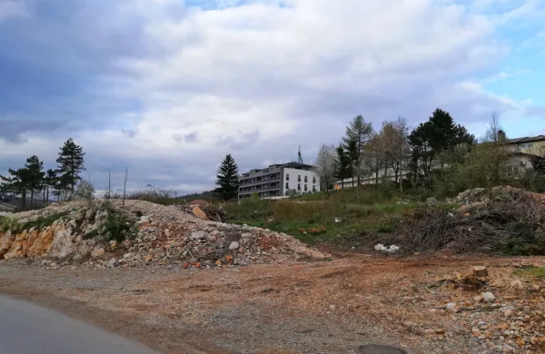 Na območju Ovčje staje naj bi v letu ali dveh zrasli trije novi bloki 
in 21 individualnih hiš.