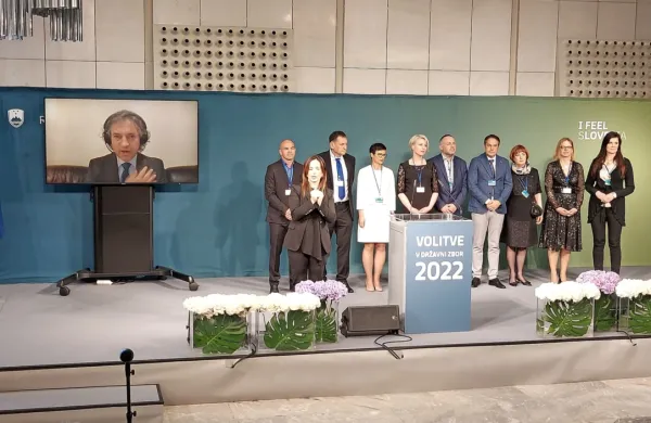 Robert Golob naj bi danes začel pogovore o sestavi nove vlade s SD 
in Levico, med kandidati za ministre pa so tudi nekateri vidni 
predstavniki njegove stranke. 