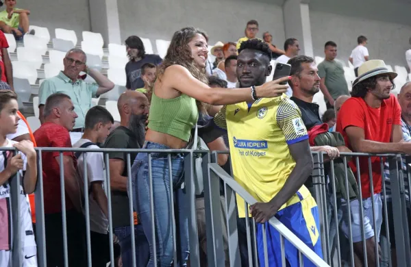 Lamin Colley je očitno priljubljen tudi pri navijačih.