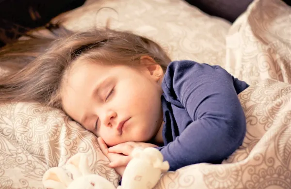 Težji potek okužbe s hepatitisom neznanega vzroka se pojavlja  pri otrocih, ki so po strokovni oceni  manj odporni. 