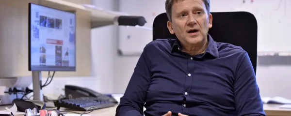 “Razmislek za desno sredino bi moral biti, kaj se pravzaprav 
dogaja z desnico v Sloveniji,” opozarja dr. Samo Uhan.