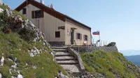 Koča na Snežniku bo s 1. junijem dobila novega oskrbnika.