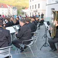 Župan občine Idrija, dolgoletni tubist Tomaž Vencelj, je po covidu 
z orkestrom odigral koncert in celotno budnico ob strumnem 
korakanju. 
