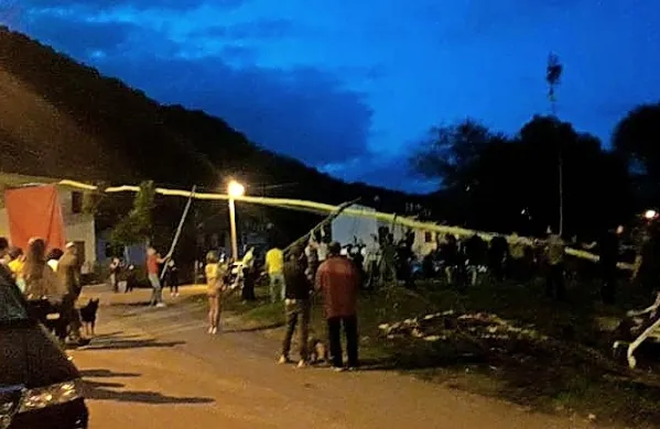 Postavljanje mlaja v Podgori