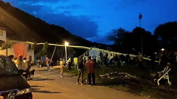 Postavljanje mlaja v Podgori