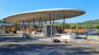 Marsikdo je pričakoval, da bodo elipsasto streho nove koprske 
glavne avtobusne postaje prekrili s sončnimi paneli.
