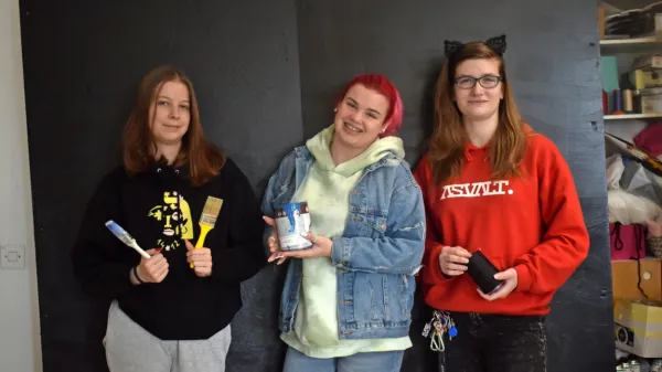 Gonilna sila projekta so dijakinje četrtega letnika: Laura Jugovac, 
Julija Glažar in Sara Zlobec.