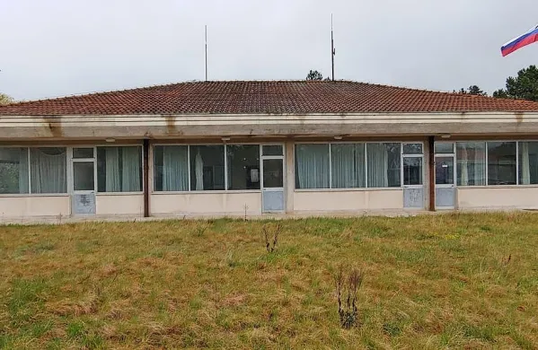 Objekt naj bi postal vstopna točka v Slovenijo z navezavo na že 
obstoječi Živi muzej Krasa, Kobilarno Lipica, Škocjanske jame in 
širšo okolico.
