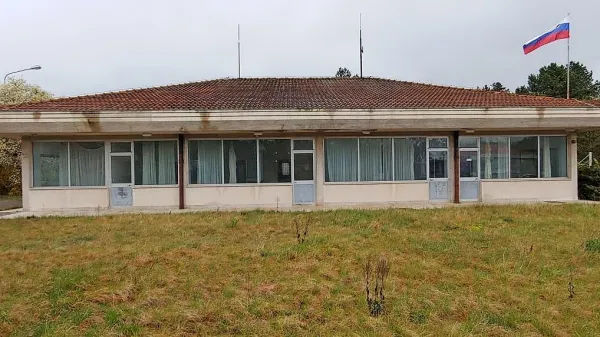 Objekt naj bi postal vstopna točka v Slovenijo z navezavo na že 
obstoječi Živi muzej Krasa, Kobilarno Lipica, Škocjanske jame in 
širšo okolico.