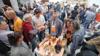 Festival oranžnih vin je po treh letih v Izolo spet pritegnil veliko 
množico.