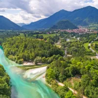 Na sotočju Soče in Tolminke, kjer se poleti vrstijo festivali,  so  
predniki Tolmincev živeli že v davnini. 